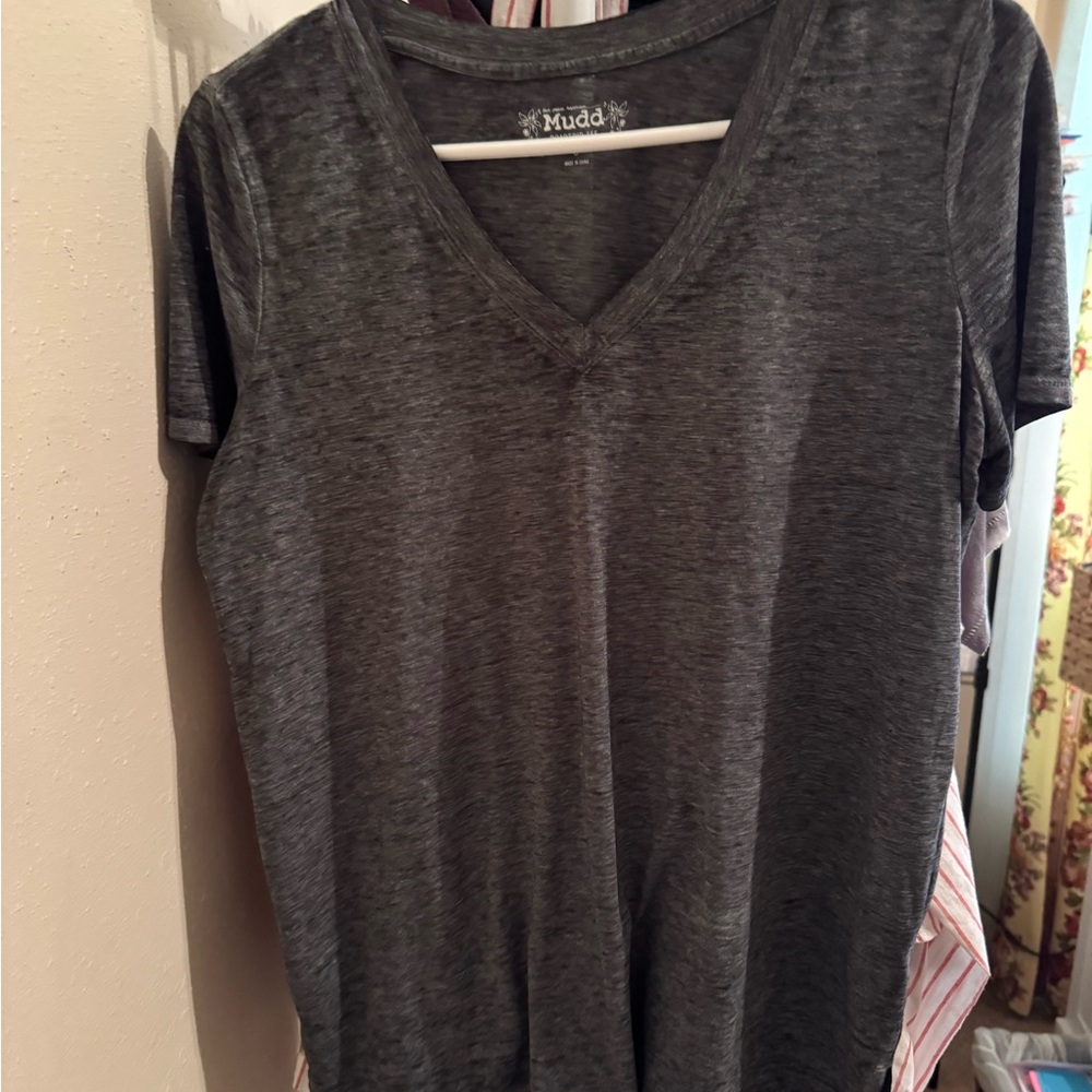 Mudd Women's Gray V-Neck Top